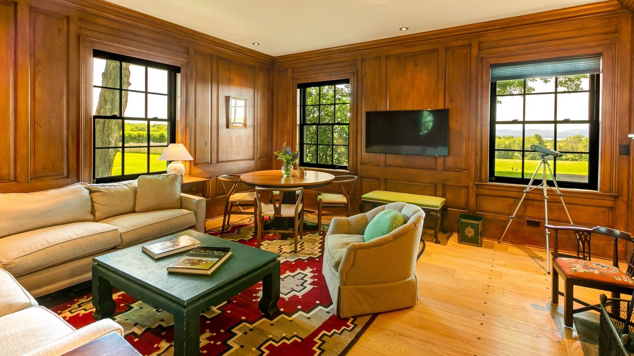 Photo of Livingroom in Shelburne