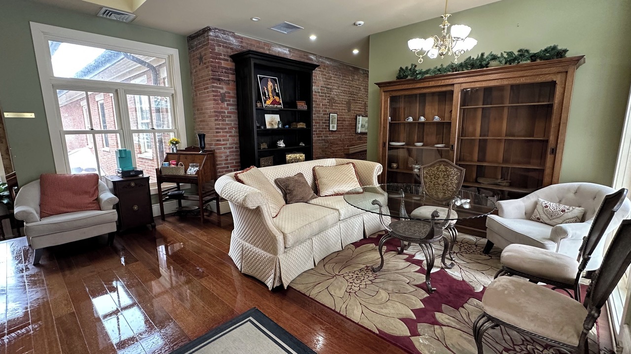 Photo of Livingroom in East Dubuque
