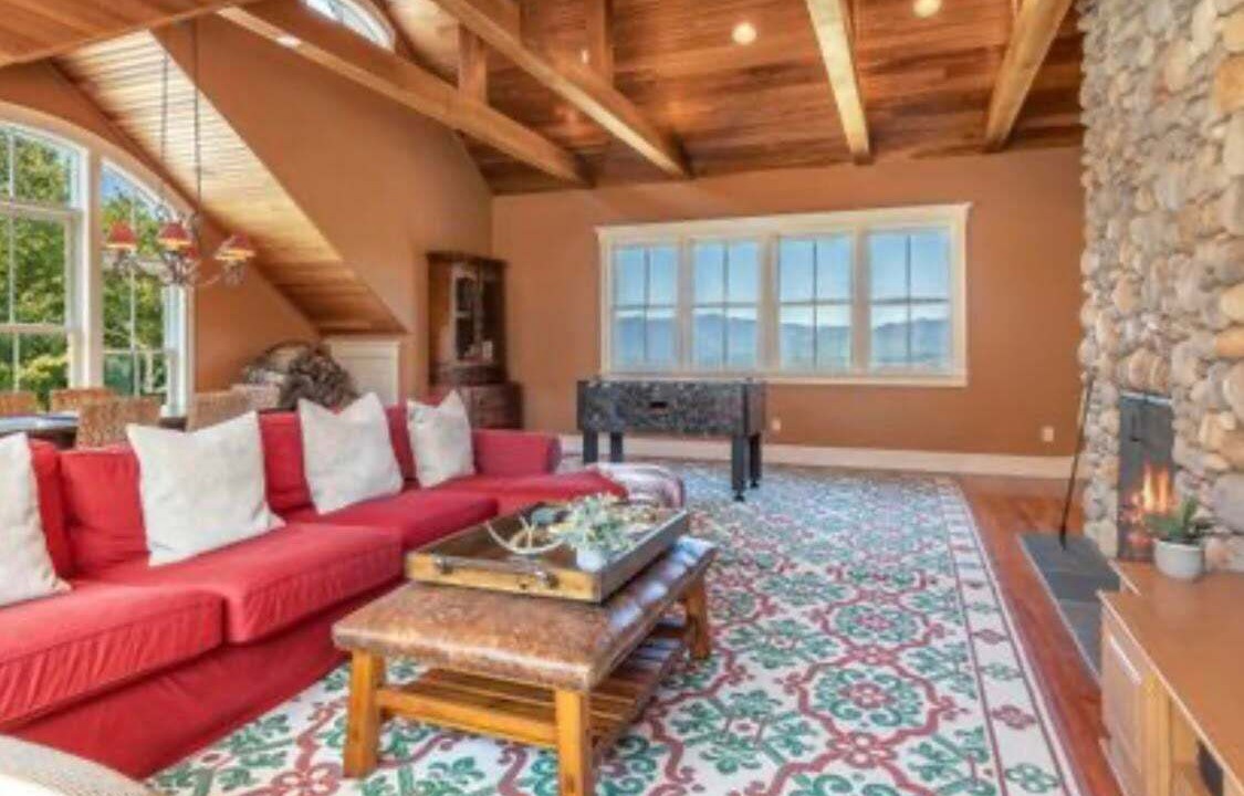 Photo of Livingroom in Stowe Hollow
