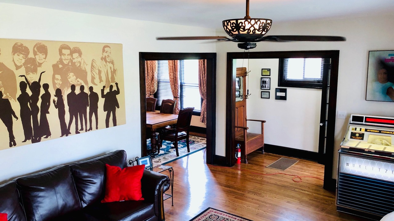 Photo of Livingroom in New Center Detroit