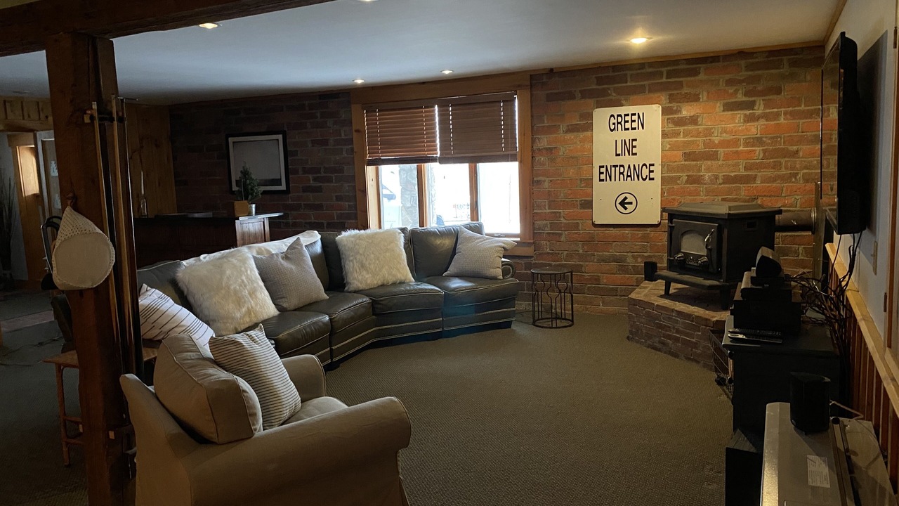 Photo of Livingroom in Warren
