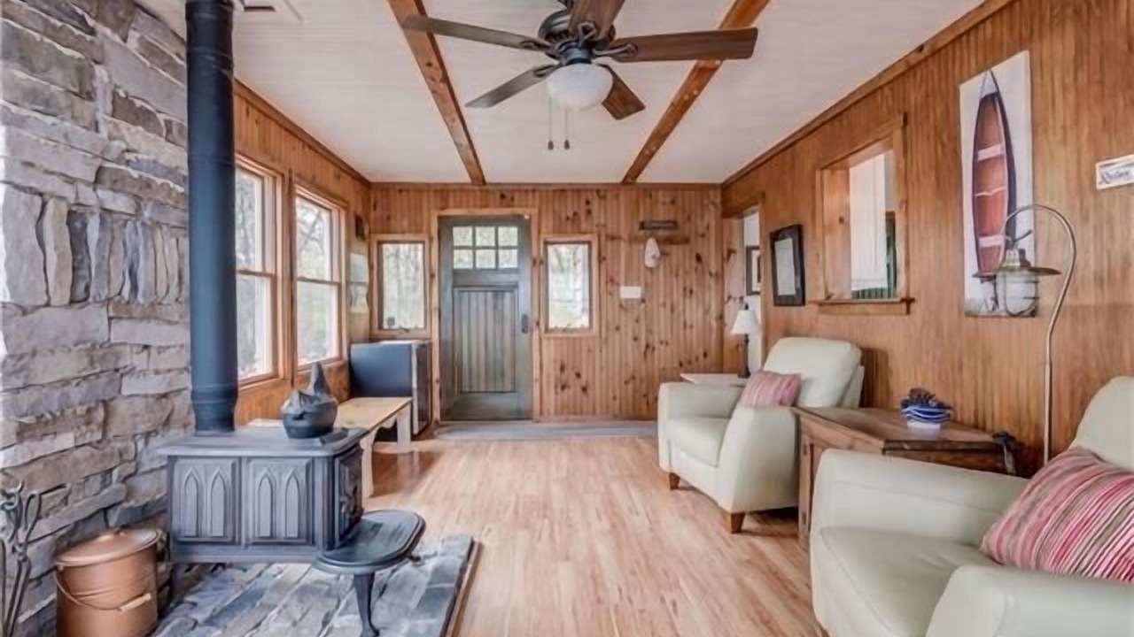 Photo of Bedroom in Brier Hill
