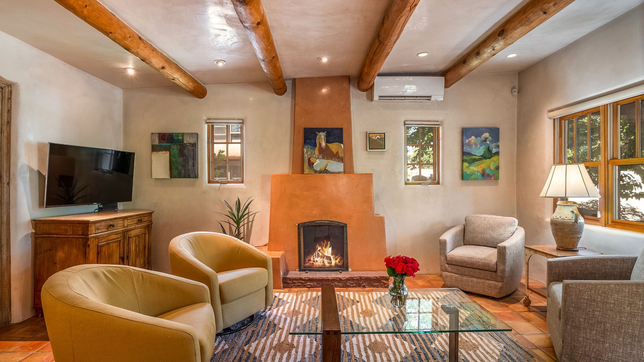 Photo of Livingroom in Historic Eastside