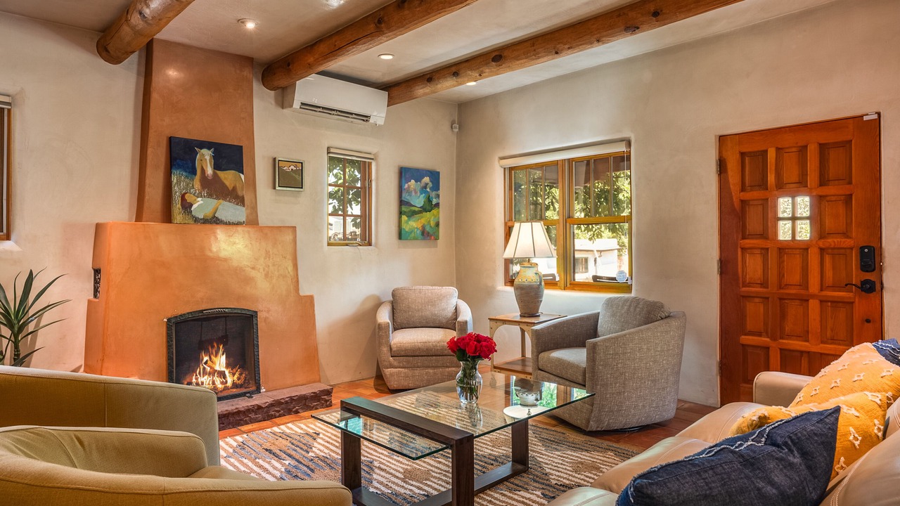 Photo of Livingroom in Historic Eastside
