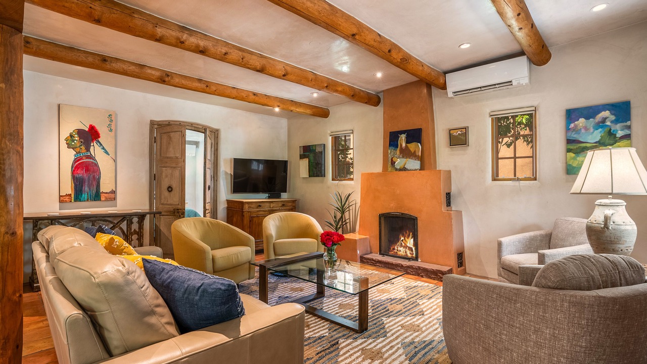 Photo of Livingroom in Historic Eastside