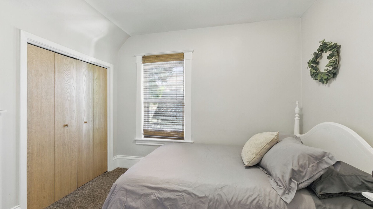 Photo of Bedroom in Midway