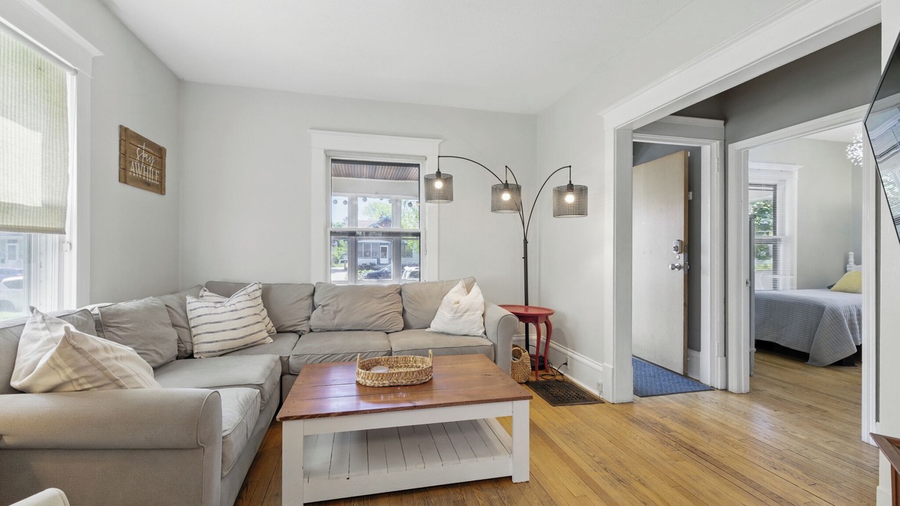 Photo of Livingroom in Midway