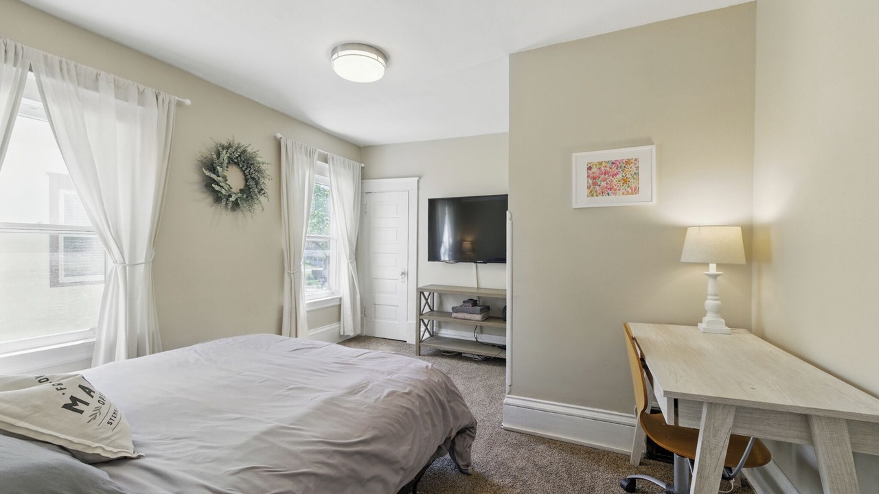 Photo of Bedroom in Midway
