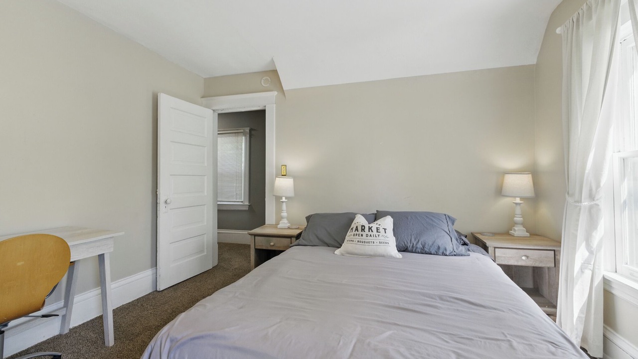 Photo of Bedroom in Midway