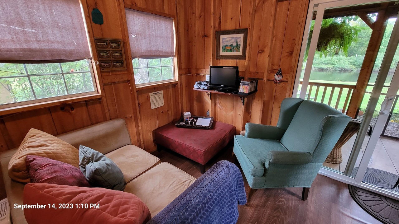 Photo of Livingroom in Edwards