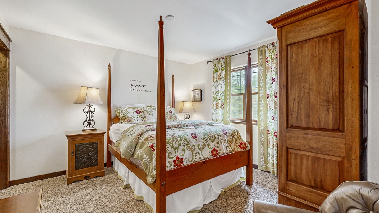 Photo of Bedroom in Tomahawk