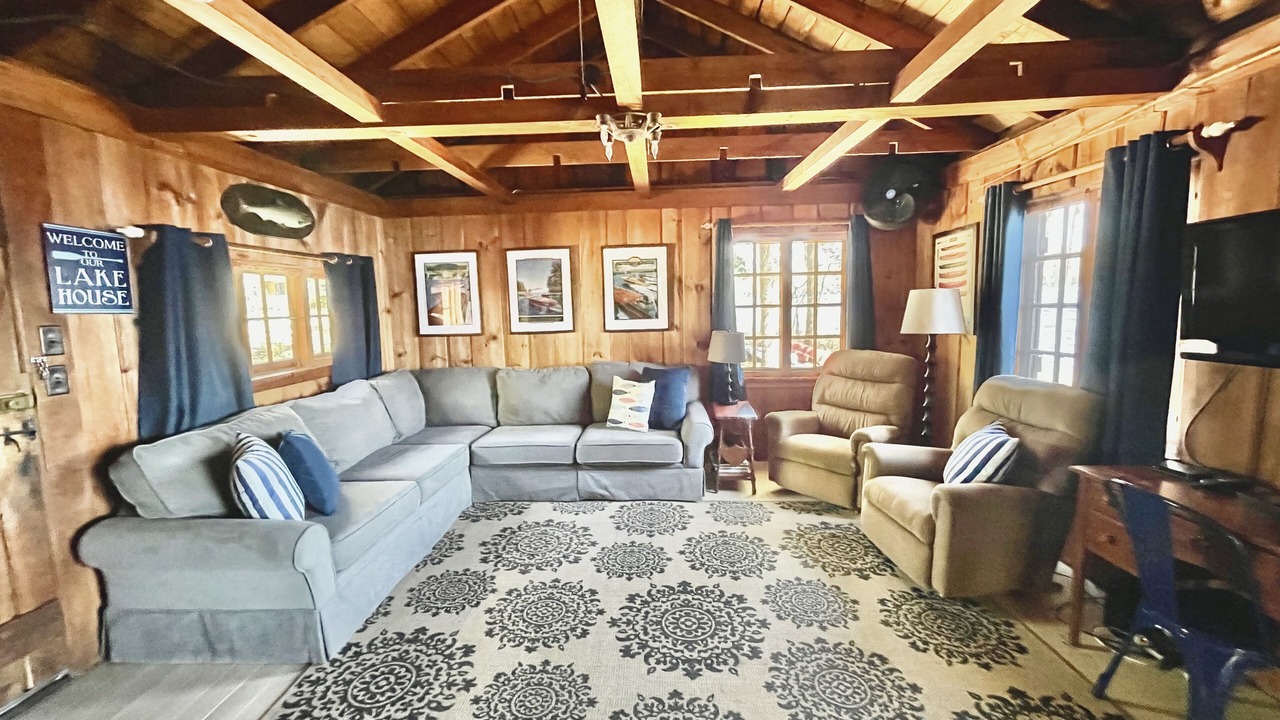 Photo of Livingroom in Alton Bay