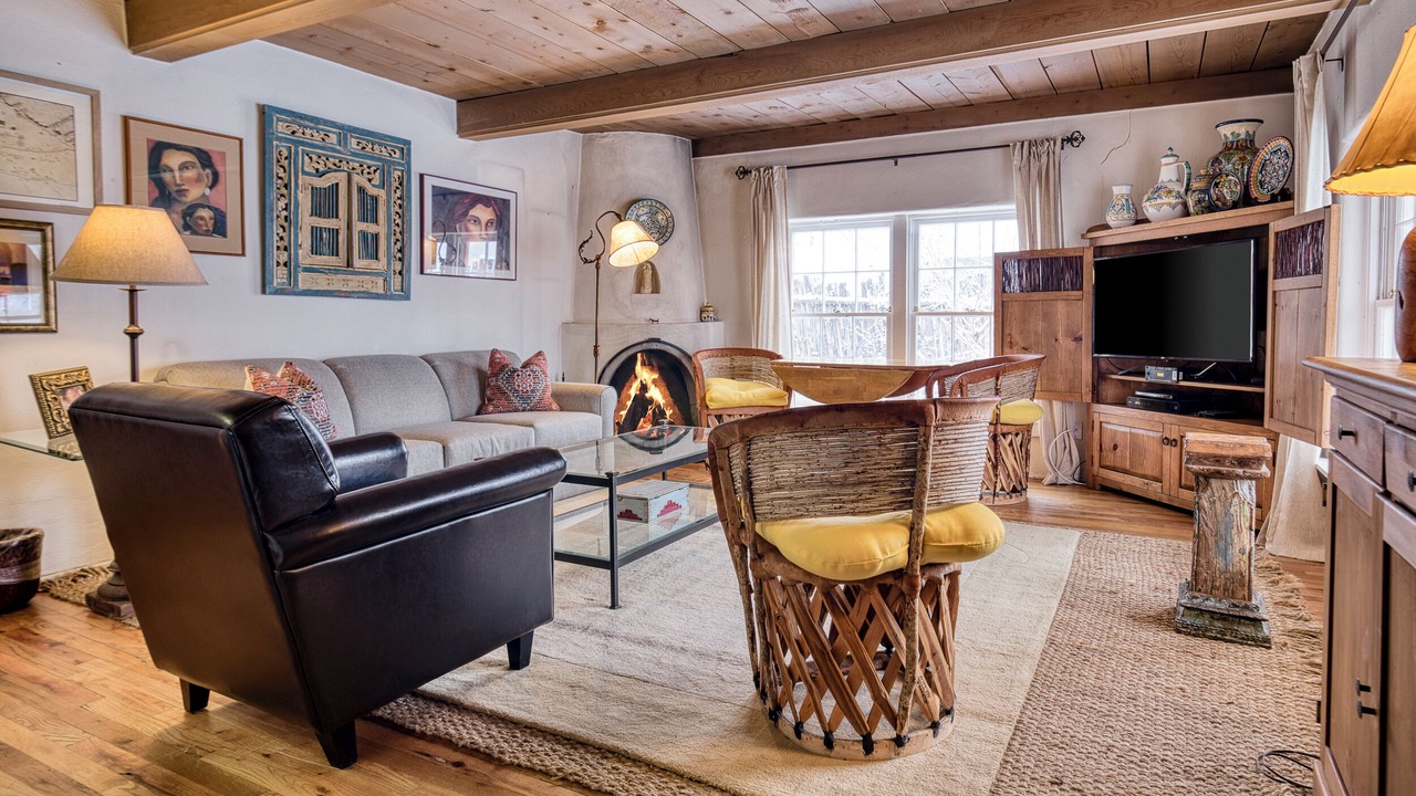 Photo of Livingroom in Historic Eastside