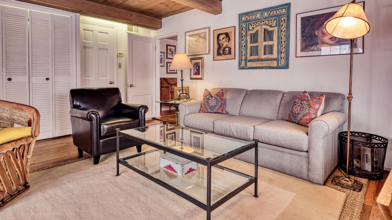 Photo of Livingroom in Historic Eastside