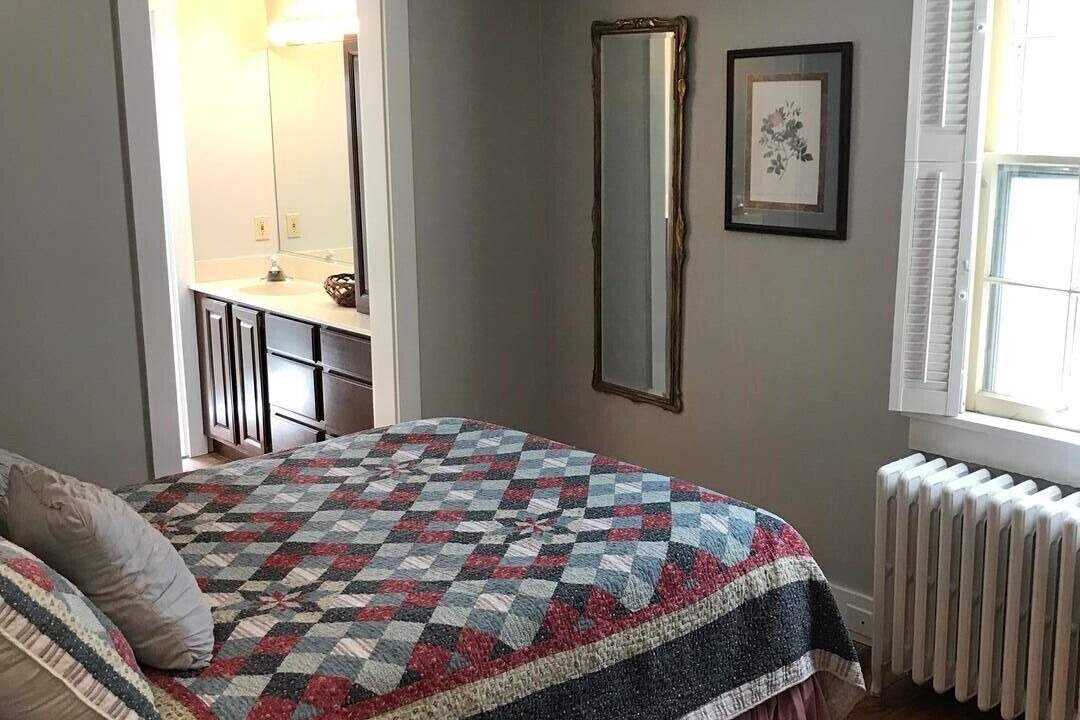Photo of Bedroom in Historic District