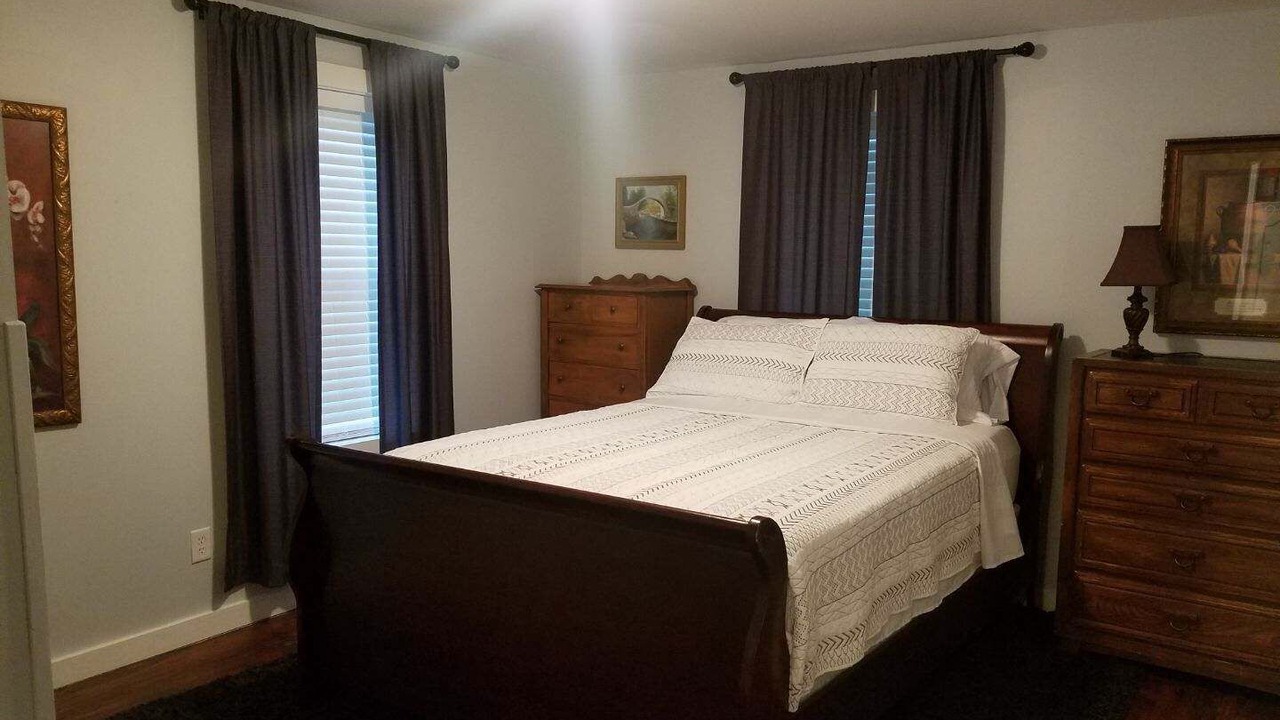 Photo of Bedroom in Helmsburg