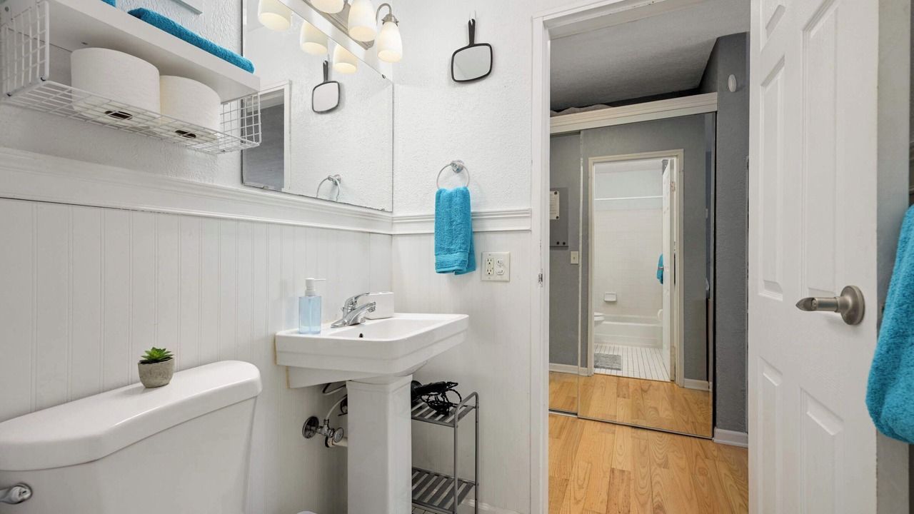 Photo of Bathroom in Lyn-Lake