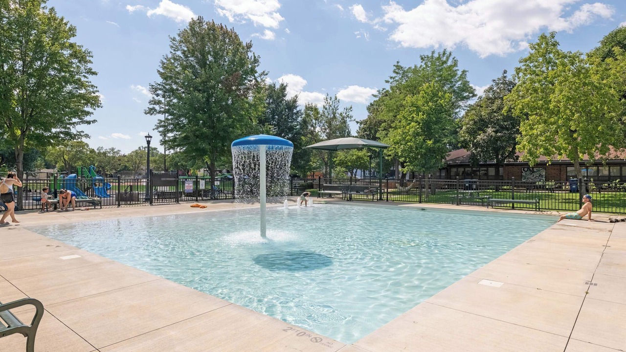 Photo of Outdoor in Lyn-Lake