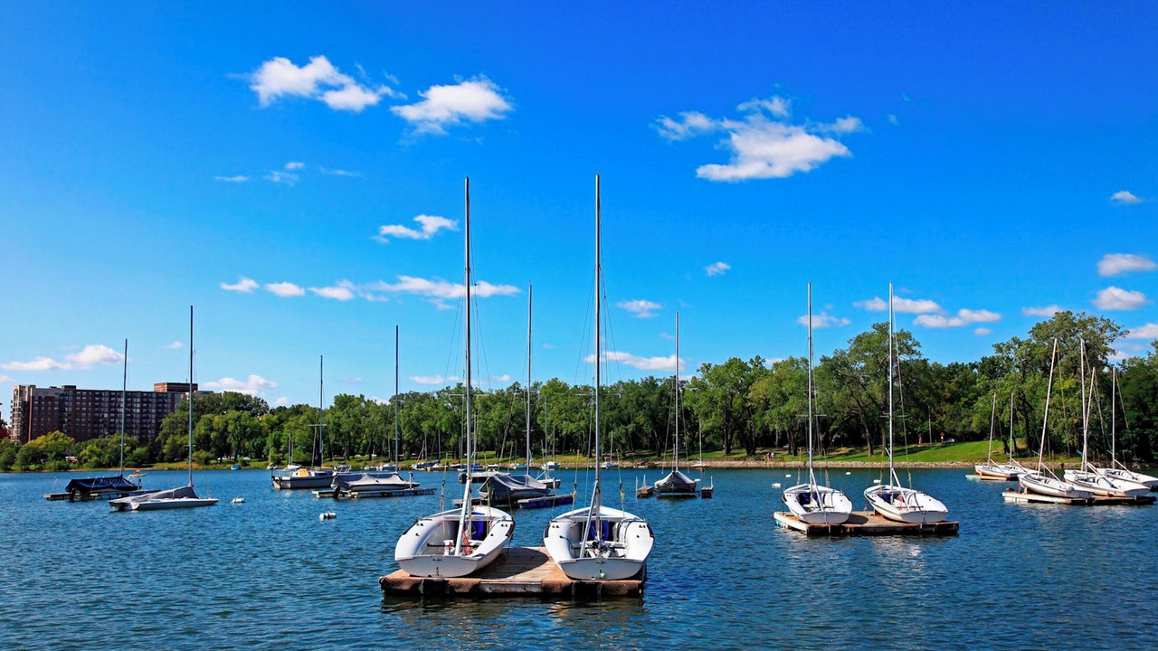 Photo of Others in Lyn-Lake