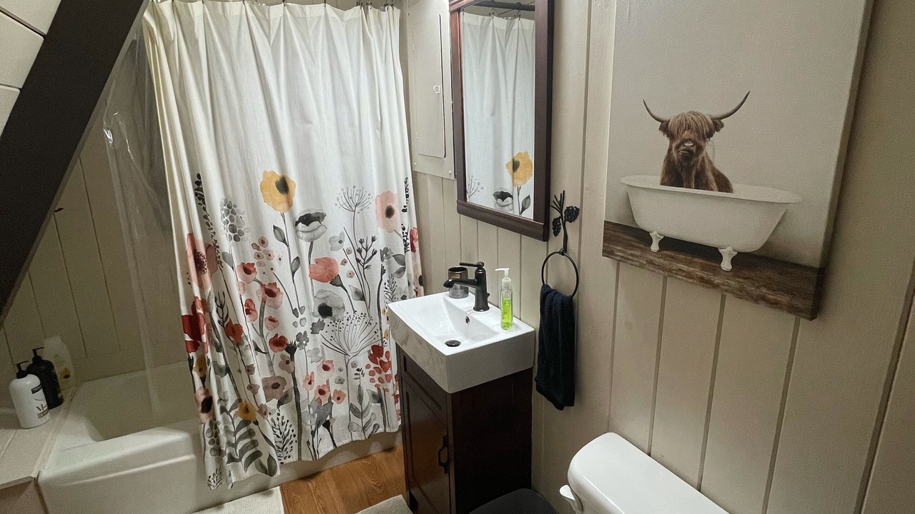 Photo of Bathroom in Jay