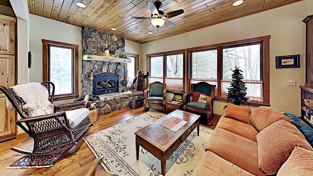Photo of Livingroom in New Auburn