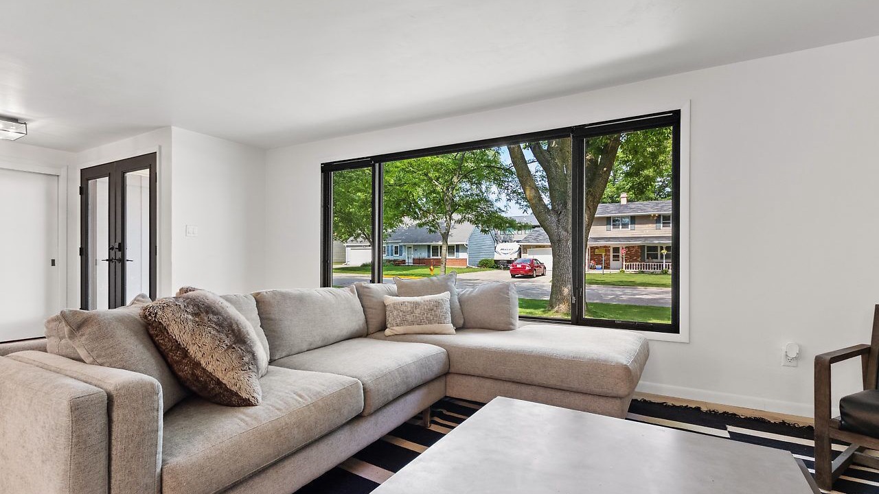 Photo of Livingroom in Ashwaubenon