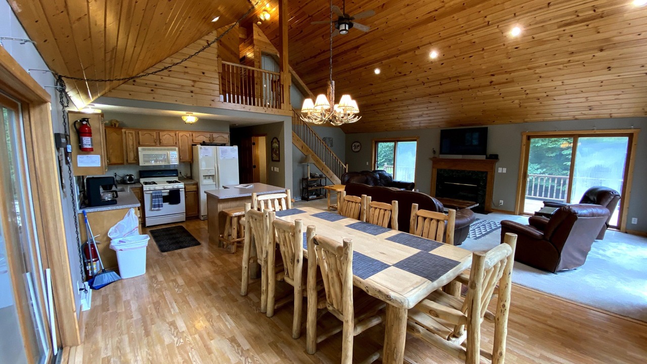 Photo of Bedroom in Chief Lake