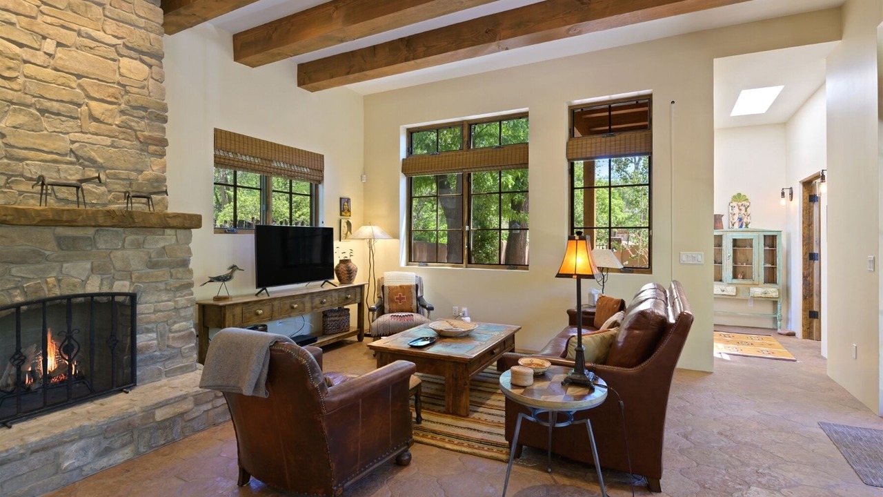 Photo of Livingroom in Historic Eastside