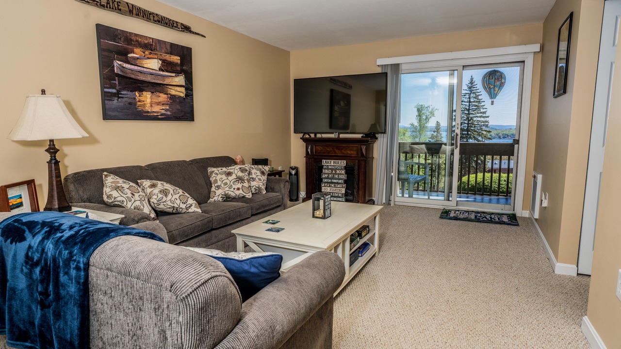 Photo of Livingroom in Weirs Beach