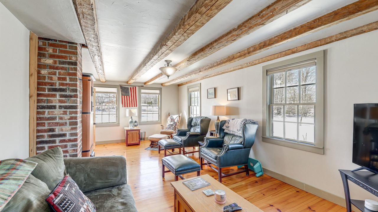 Photo of Livingroom in Center Lovell