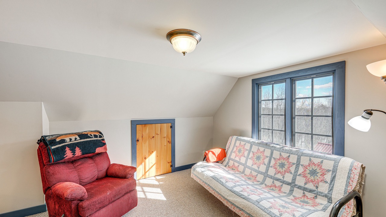 Photo of Livingroom in Center Lovell