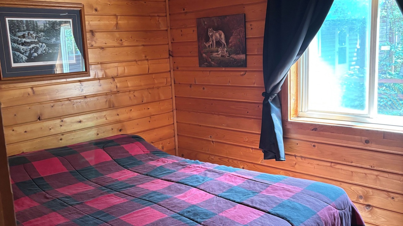Photo of Bedroom in Chief Lake