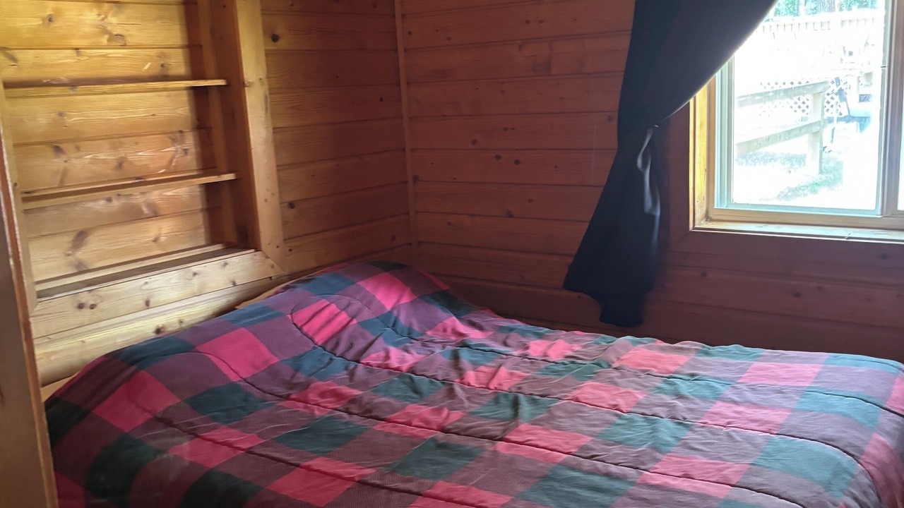 Photo of Bedroom in Chief Lake