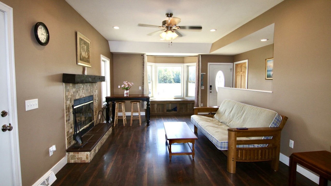 Photo of Livingroom in Montague