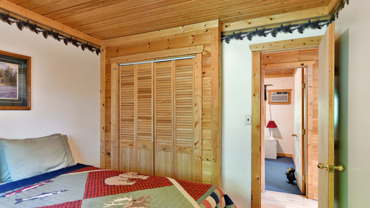 Photo of Bedroom in Stone Lake