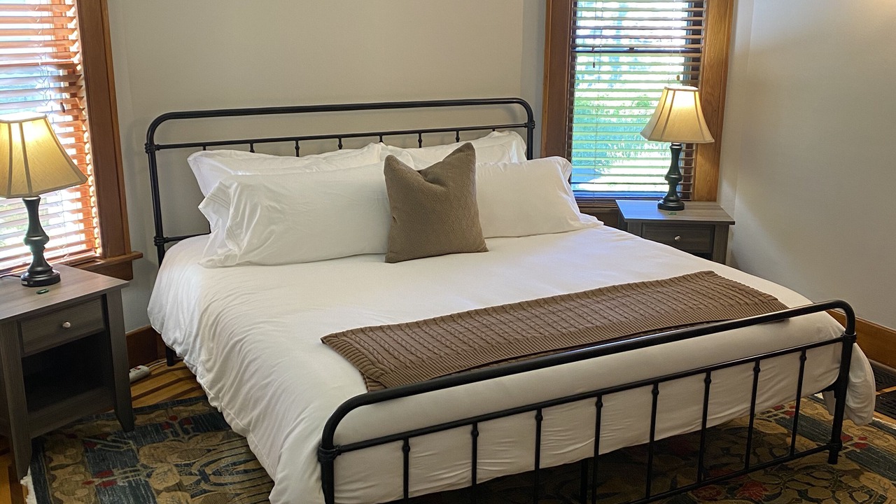 Photo of Bedroom in Decorah