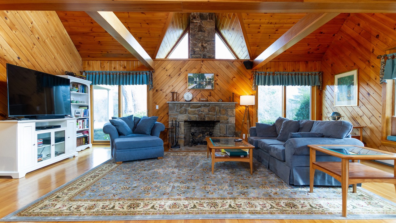 Photo of Livingroom in Saunderstown