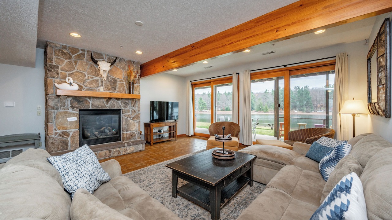 Photo of Livingroom in Waterfront Greens