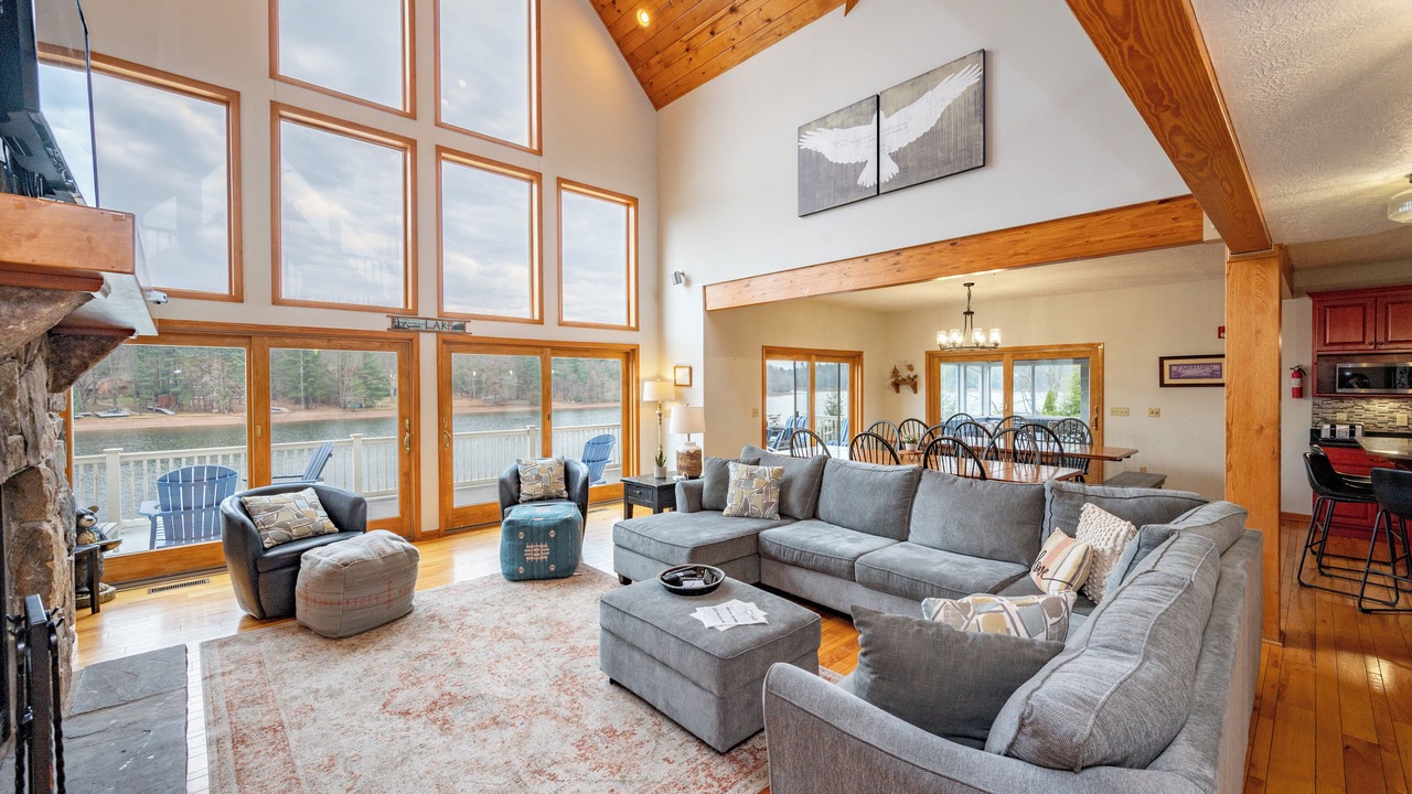 Photo of Livingroom in Waterfront Greens
