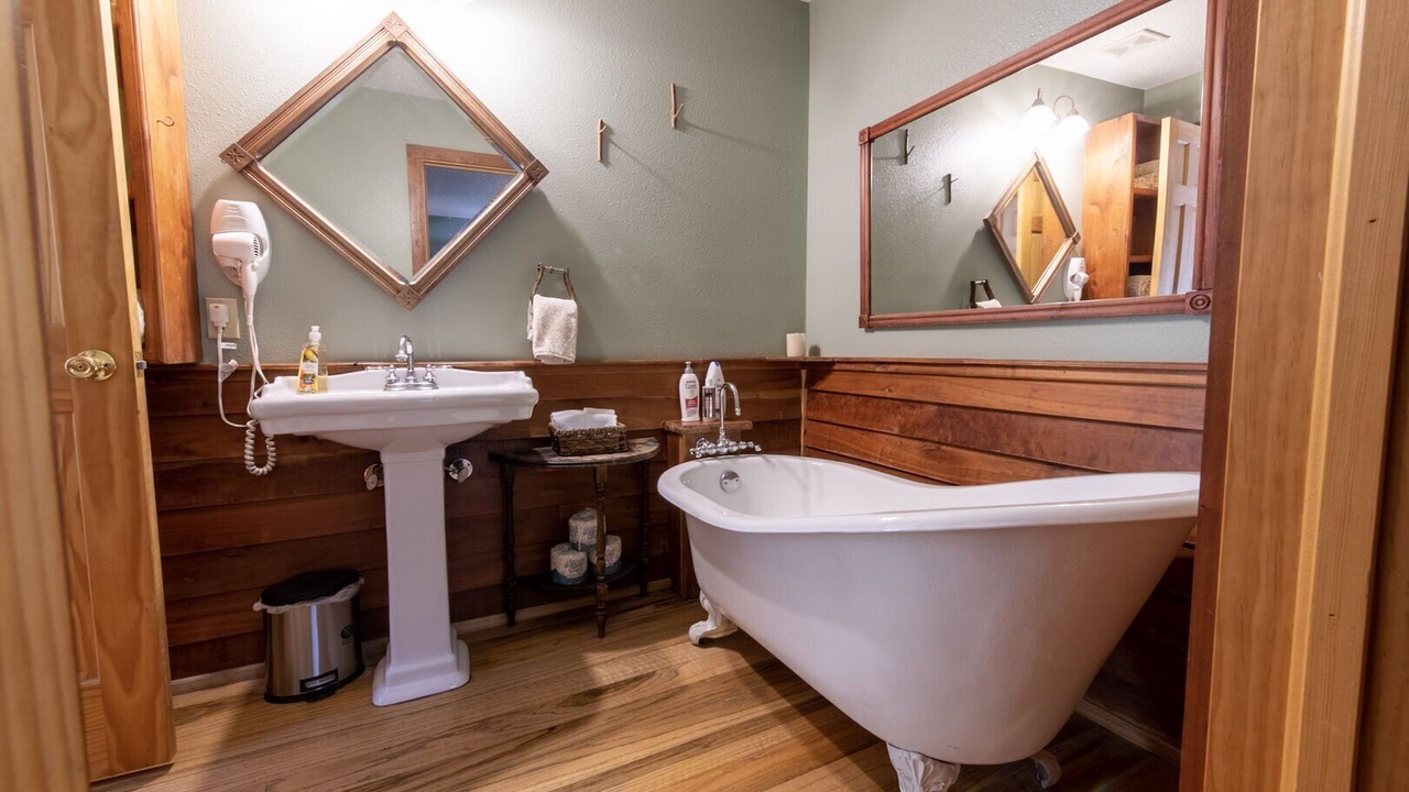 Photo of Bathroom in Garfield