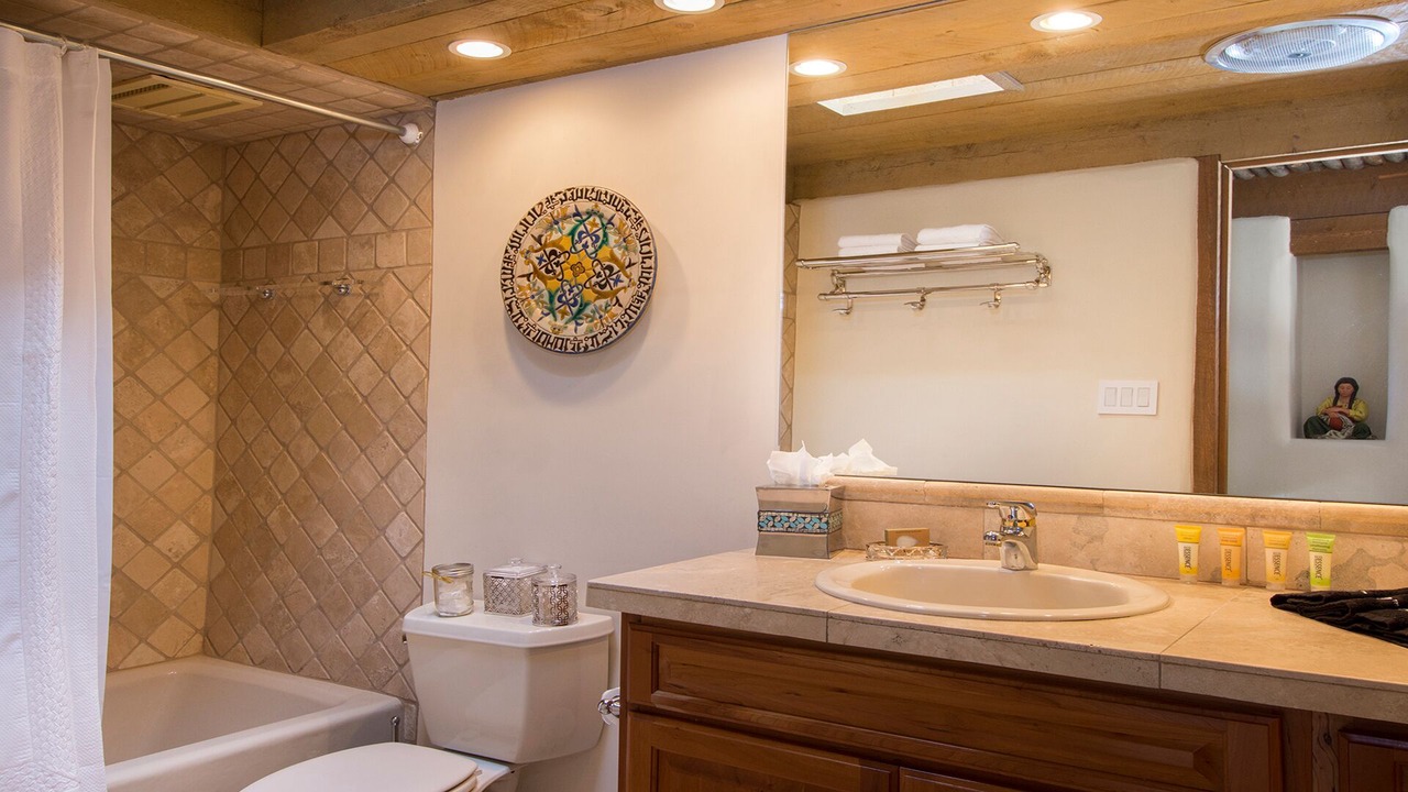 Photo of Bathroom in La Tierra