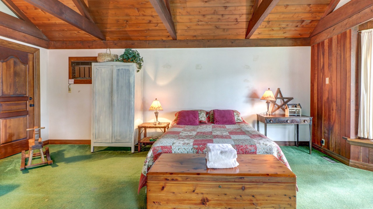 Photo of Bedroom in Blakeslee