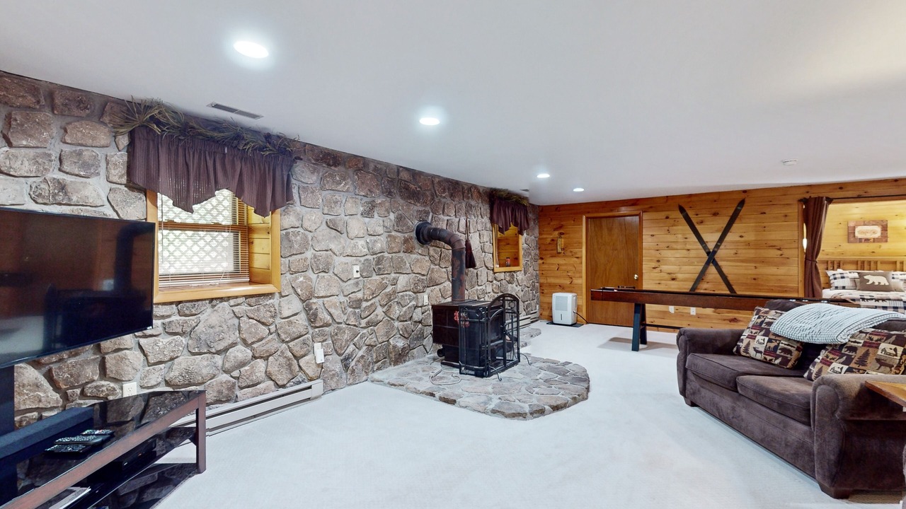 Photo of Livingroom in McHenry