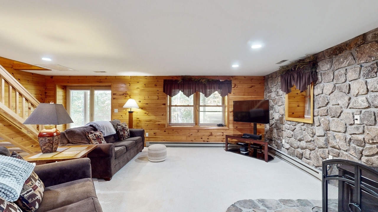 Photo of Livingroom in McHenry