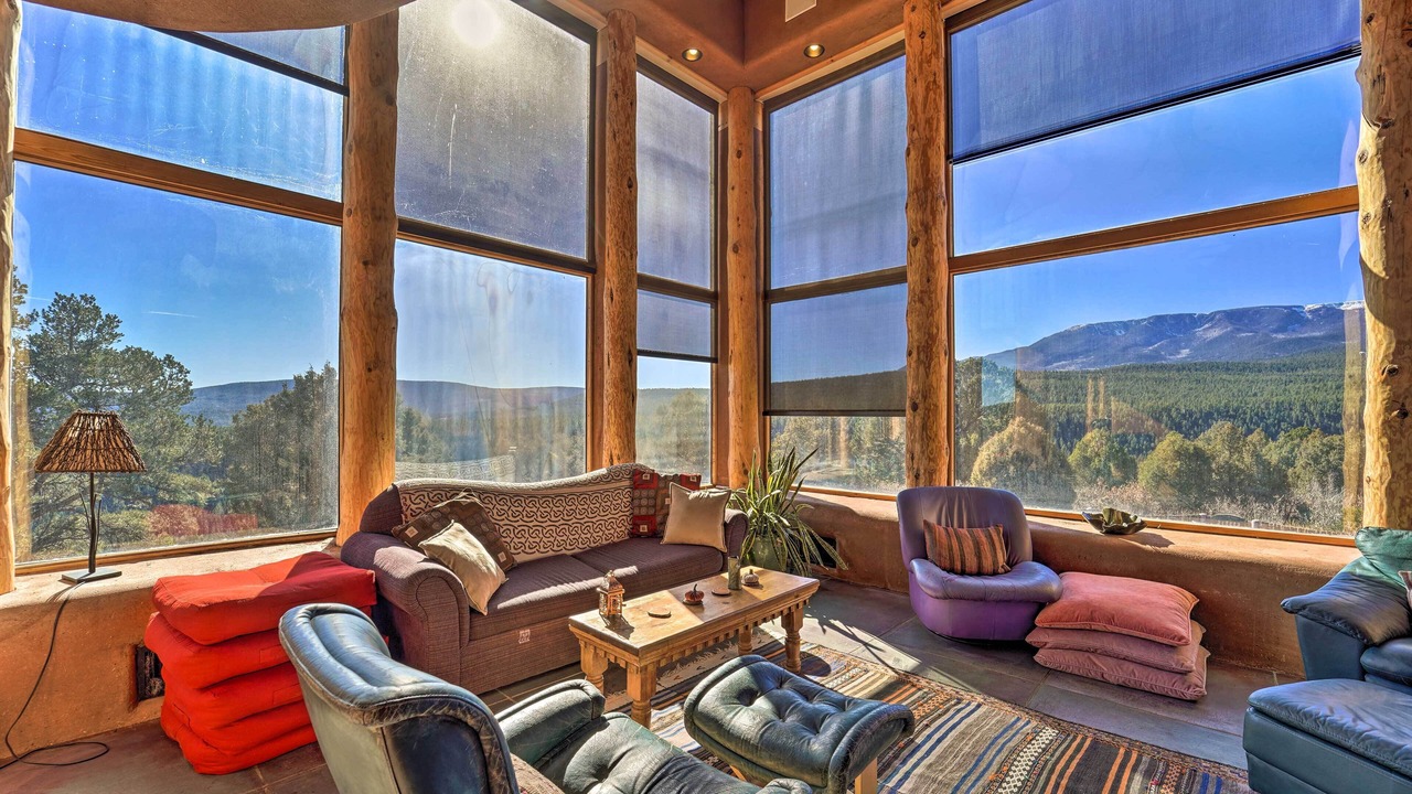 Photo of Livingroom in Cleveland