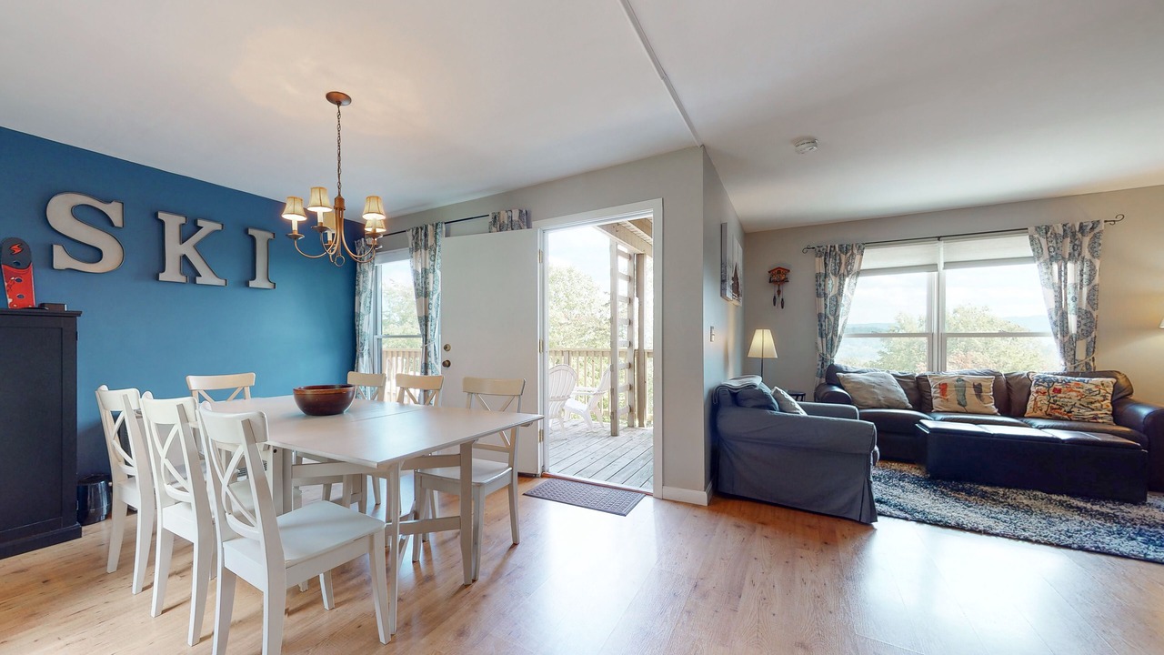 Photo of Livingroom in Warren