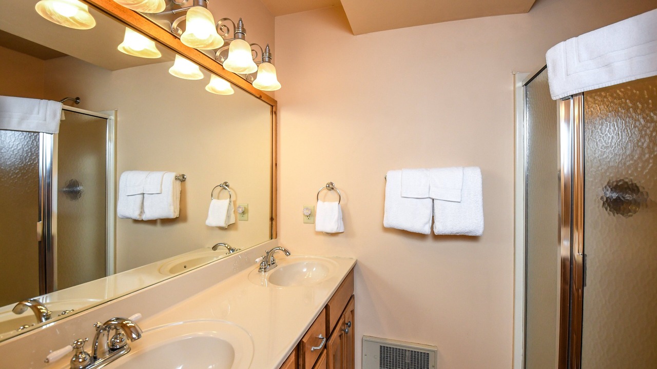 Photo of Bathroom in North Glade Hills