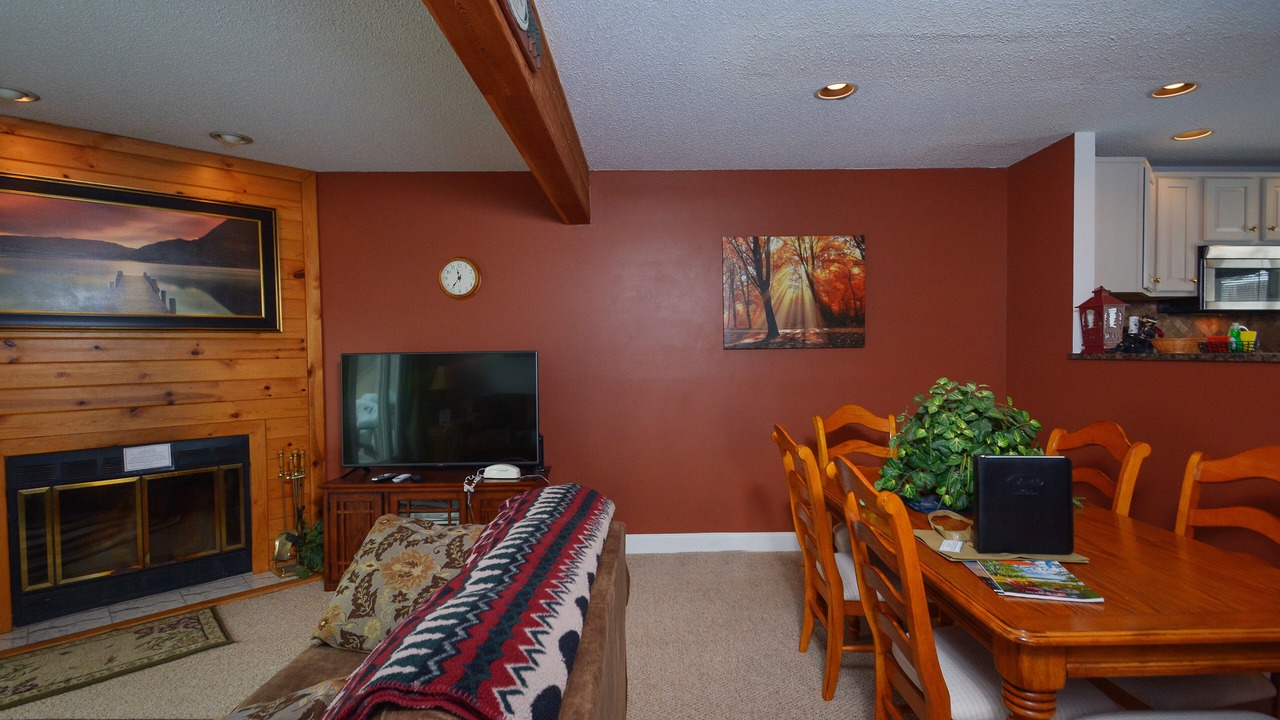 Photo of Livingroom in McHenry