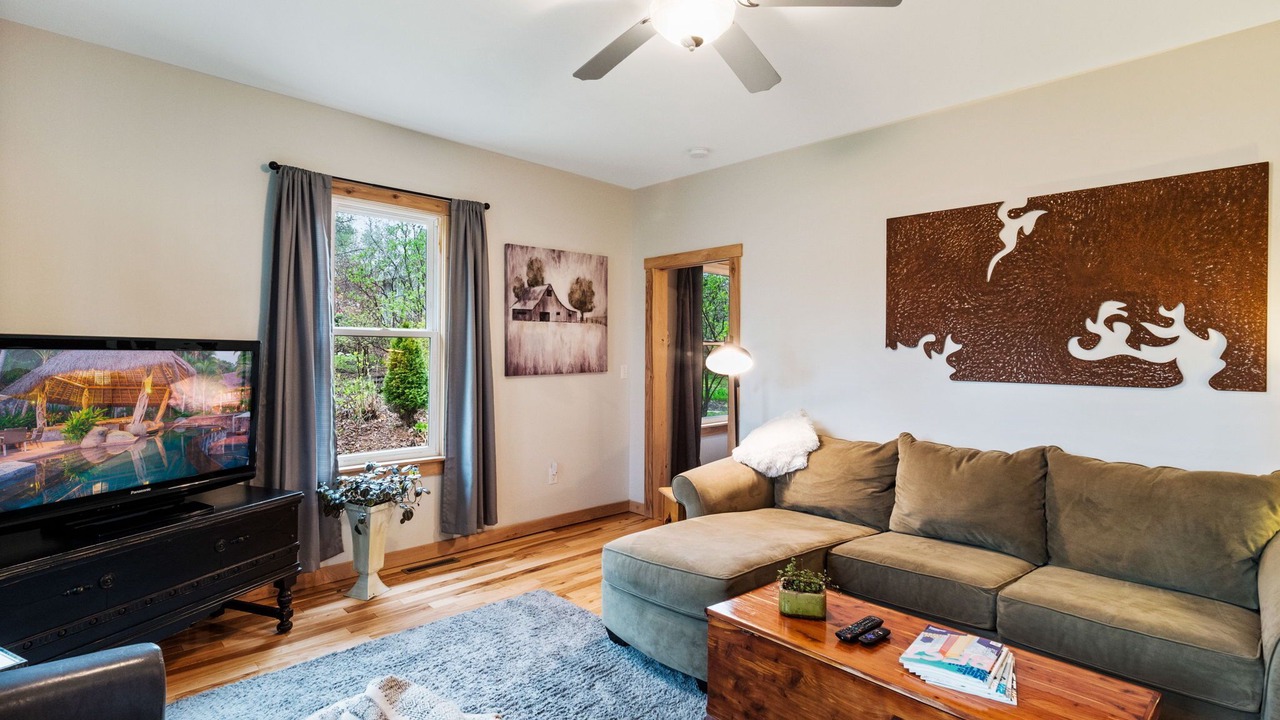Photo of Livingroom in Hudson