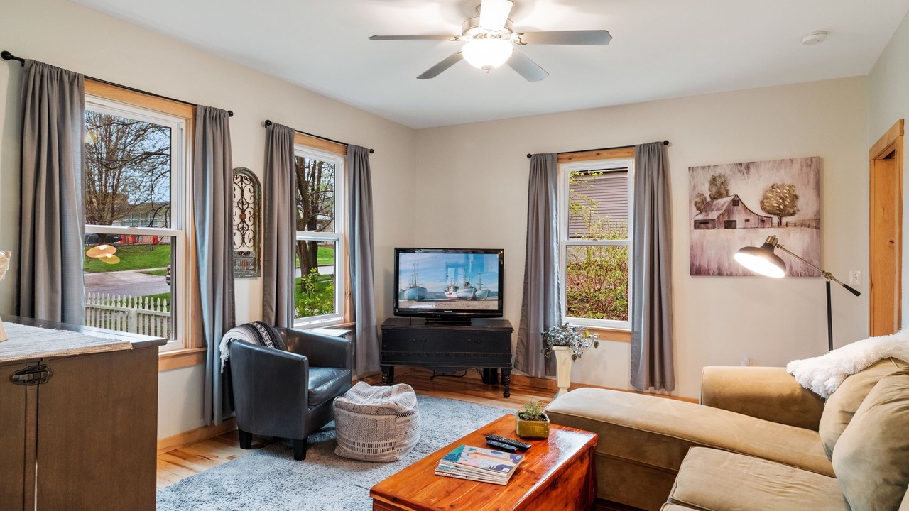 Photo of Livingroom in Hudson